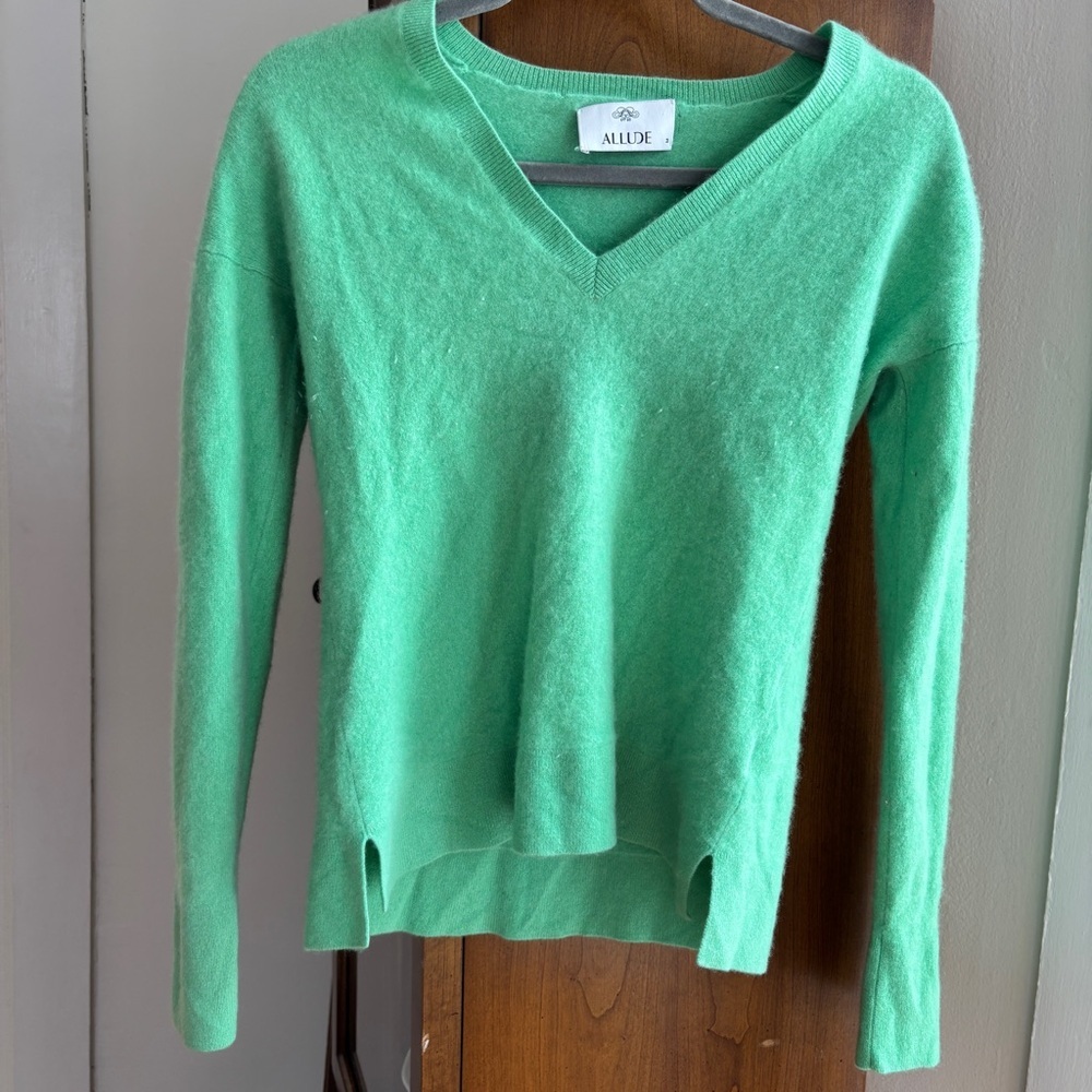 Allude Lime Green Cashmere V Neck Pullover Sweater Womens SZ Medium - Picture 2 of 6